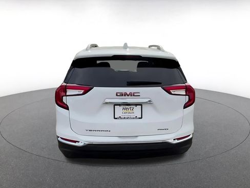 Used 2024 GMC Terrain SLT image 12