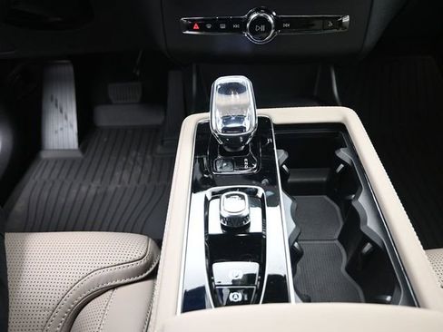 New 2026 Volvo XC90 T8 Ultra w/ Protection Package Premier image 13