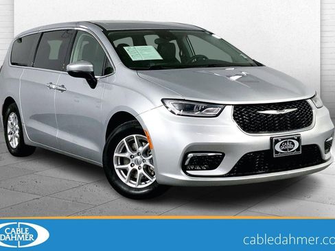 Used 2023 Chrysler Pacifica Touring-L image 1