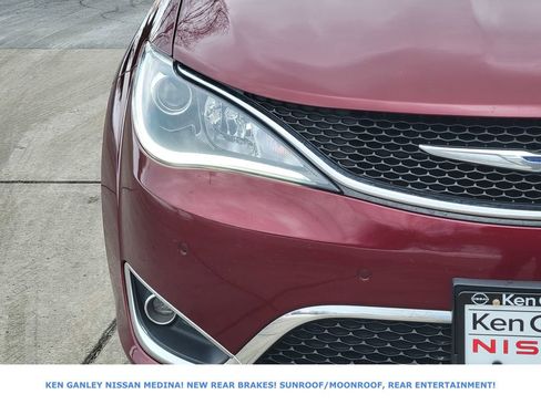 Used 2017 Chrysler Pacifica Limited image 9