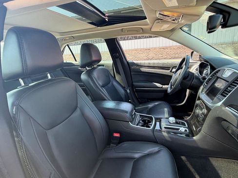 Used 2016 Chrysler 300 Limited w/ Driver Convenience Group image 10