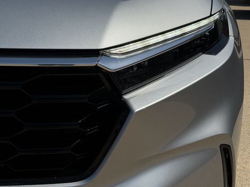 Used 2024 Honda CR-V EX image 11