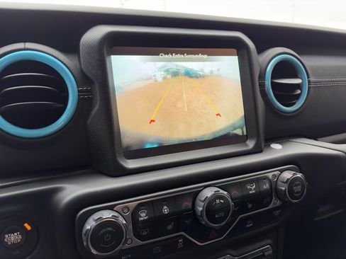 Used 2023 Jeep Wrangler Unlimited Sahara w/ Cold Weather Group image 30