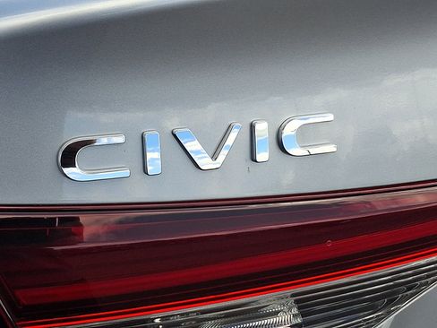 Used 2025 Honda Civic Sport image 31