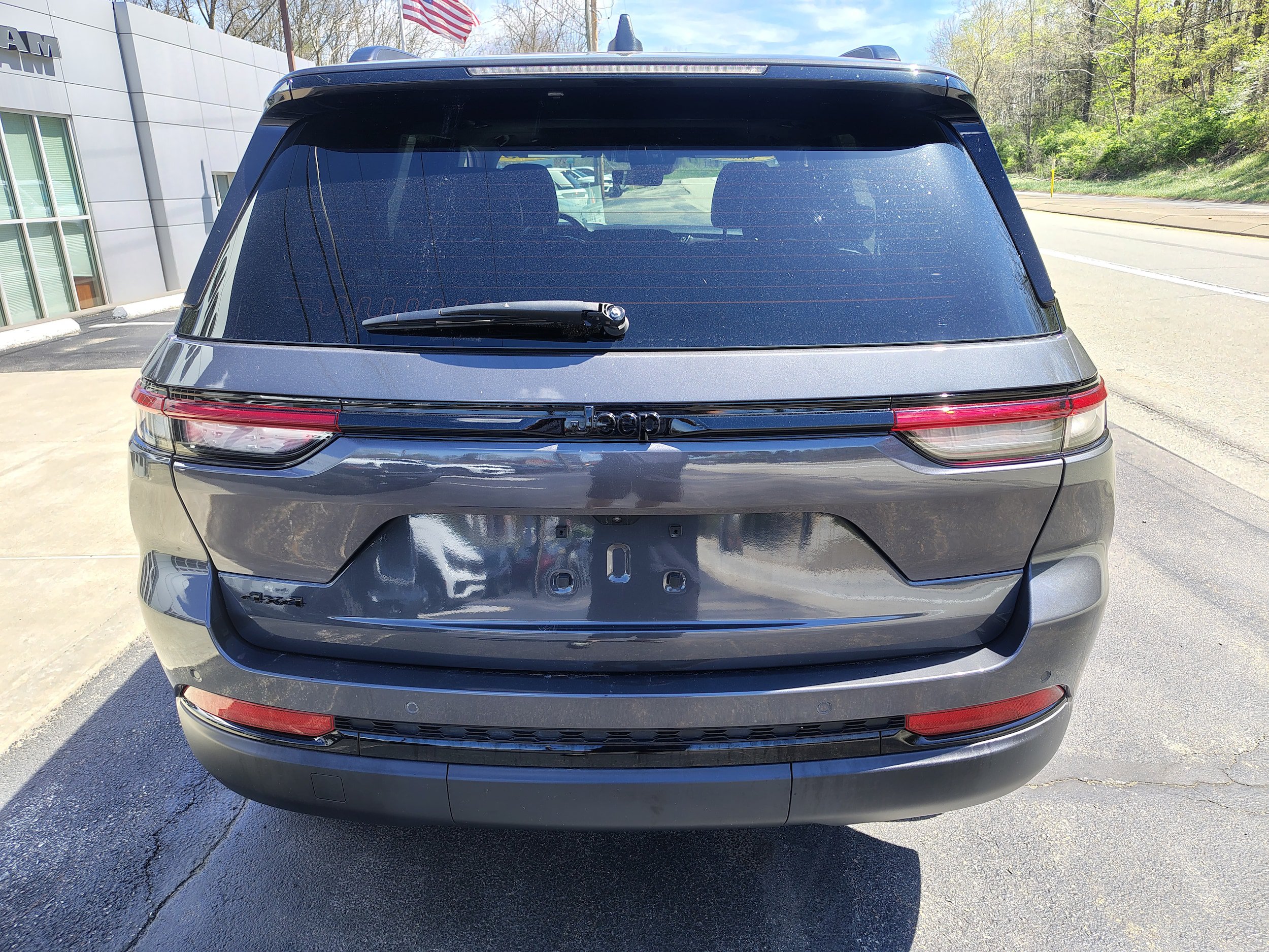 Certified 2025 Jeep Grand Cherokee Altitude AWD/4WD image 8