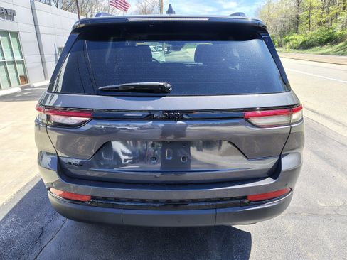 Certified 2025 Jeep Grand Cherokee Altitude image 8