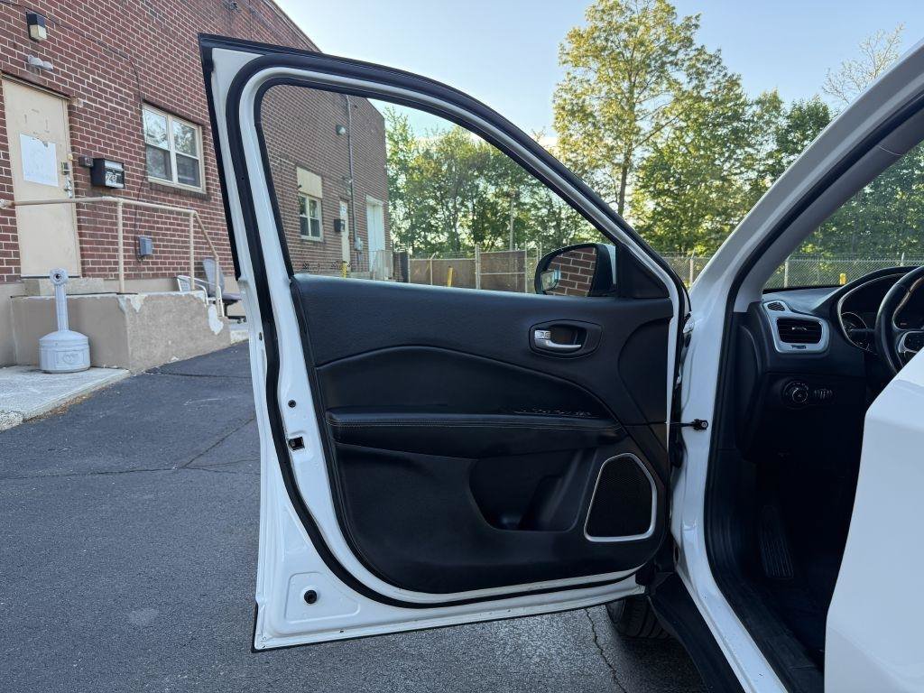 Used 2018 Jeep Compass Latitude w/ Popular Equipment Group AWD/4WD image 13