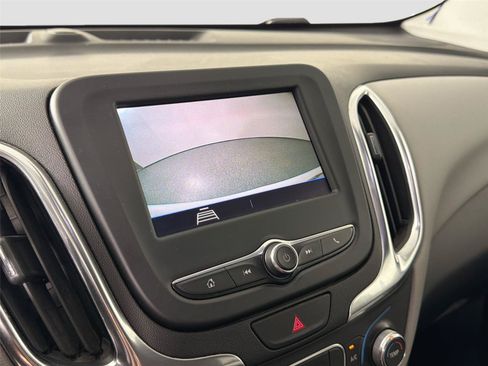 Used 2021 Chevrolet Equinox LS w/ LS Convenience Package FWD image 13