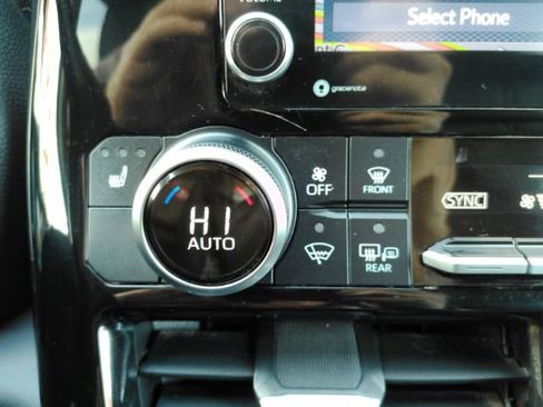 Used 2021 Toyota Highlander XLE image 49