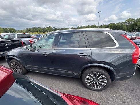 Used 2022 Volvo XC90 T5 Momentum w/ Protection Package Premier FWD image 2