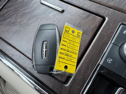 Used 2018 Lincoln Navigator Reserve w/ Technology Package image 17