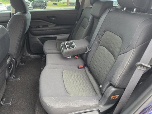 Used 2025 Nissan Pathfinder SV AWD/4WD image 9
