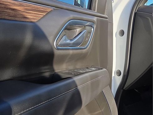 Used 2022 Chevrolet Tahoe Z71 w/ Luxury Package image 17