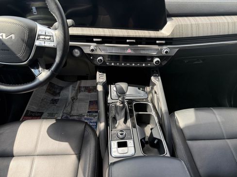 Used 2024 Kia Telluride EX w/ EX Captain's Chair Package image 10