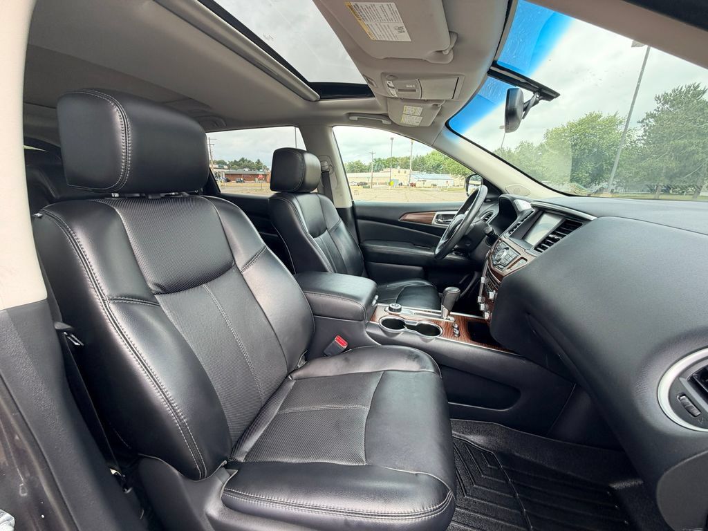 Used 2017 Nissan Pathfinder Platinum AWD/4WD image 8