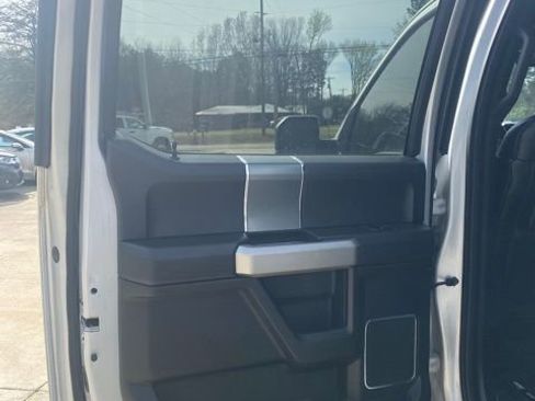 Used 2015 Ford F150 Lariat image 9