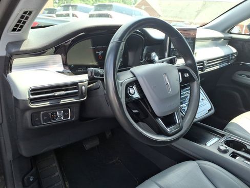 Used 2022 Lincoln Corsair Reserve w/ Towing Package AWD/4WD image 14