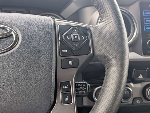 Used 2018 Toyota Tacoma TRD Sport AWD/4WD image 24
