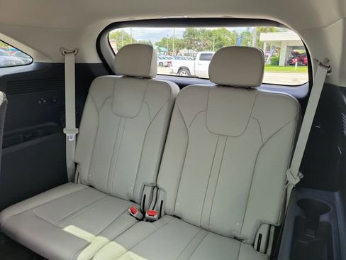 Used 2022 Kia Sorento S w/ Panoramic Sunroof Package image 12