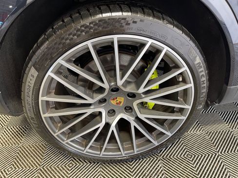 Used 2022 Porsche Cayenne E-Hybrid Coupe image 37
