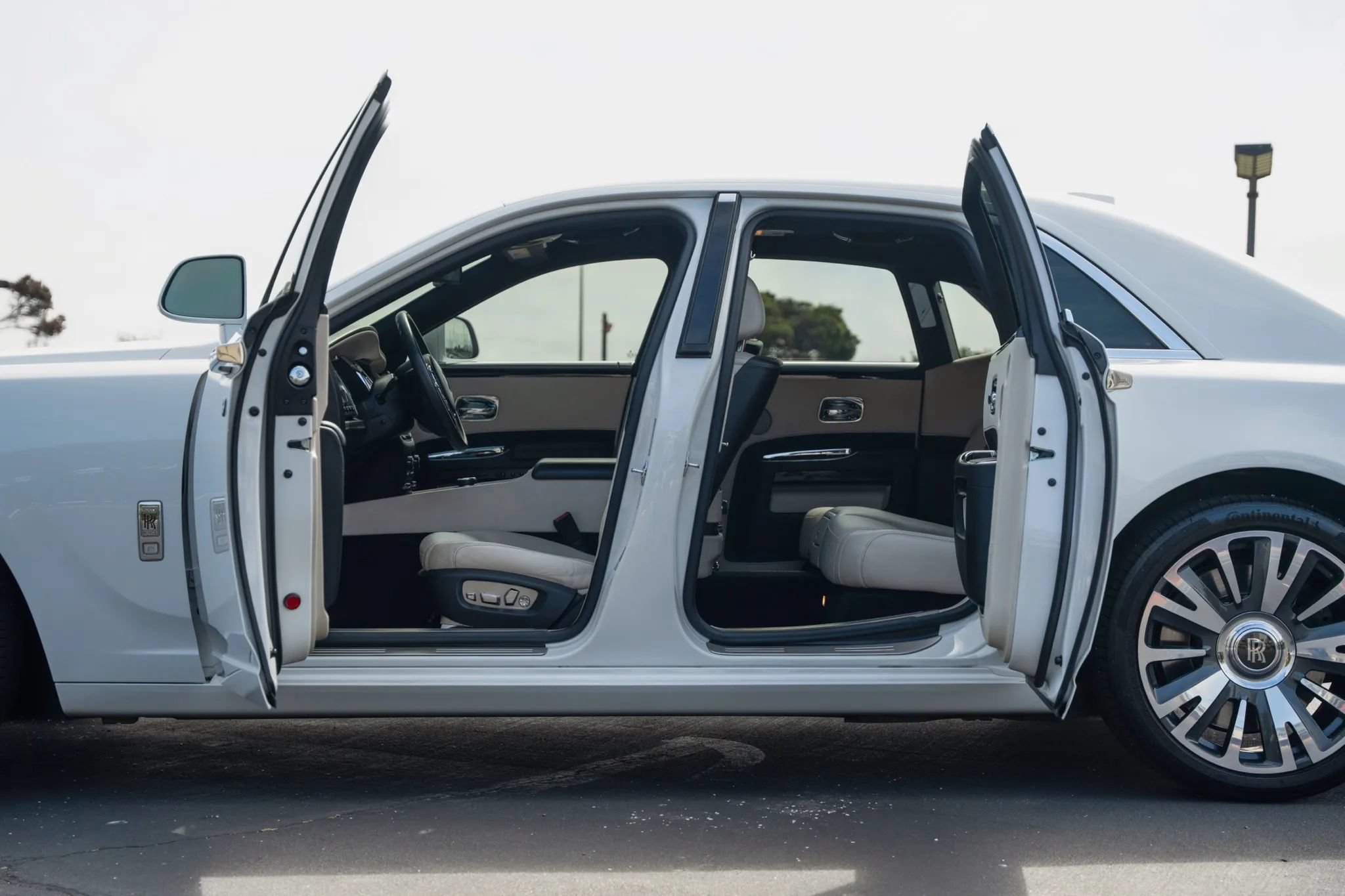 Used 2018 Rolls-Royce Ghost RWD image 15