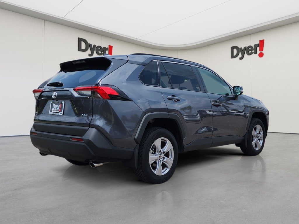 Used 2025 Toyota RAV4 XLE w/ Convenience Package FWD image 3