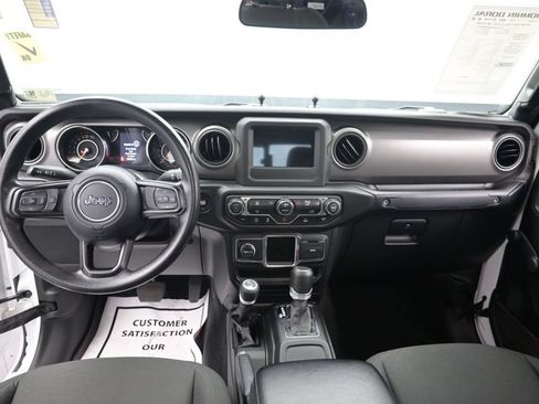 Used 2023 Jeep Gladiator Sport AWD/4WD image 16