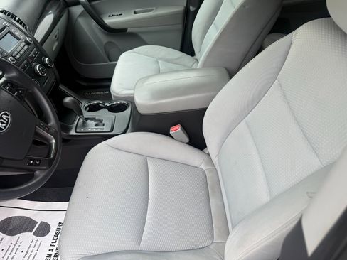 Used 2011 Kia Sorento LX w/ Convenience Pkg image 10