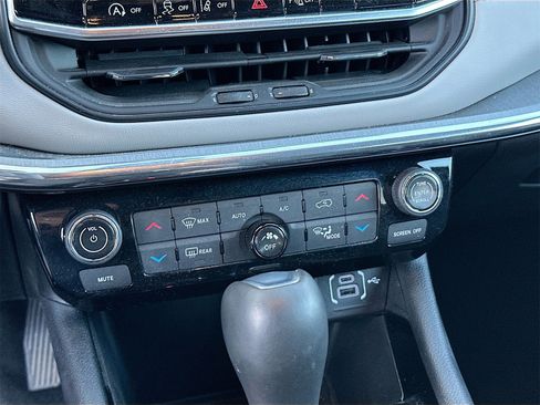 Used 2024 Jeep Compass Limited image 15