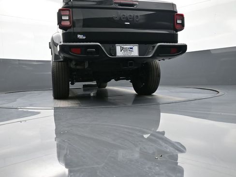Used 2022 Jeep Gladiator Overland image 32