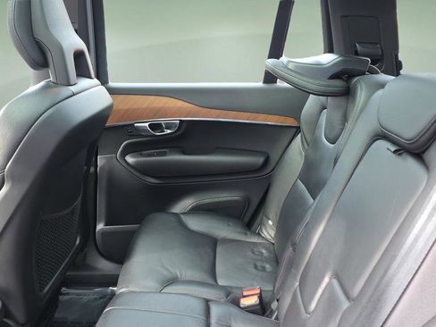 Used 2021 Volvo XC90 T6 Momentum w/ Climate Package image 16
