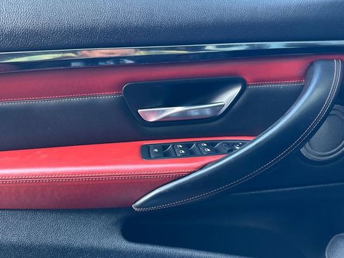 Used 2015 BMW M4 Convertible image 10