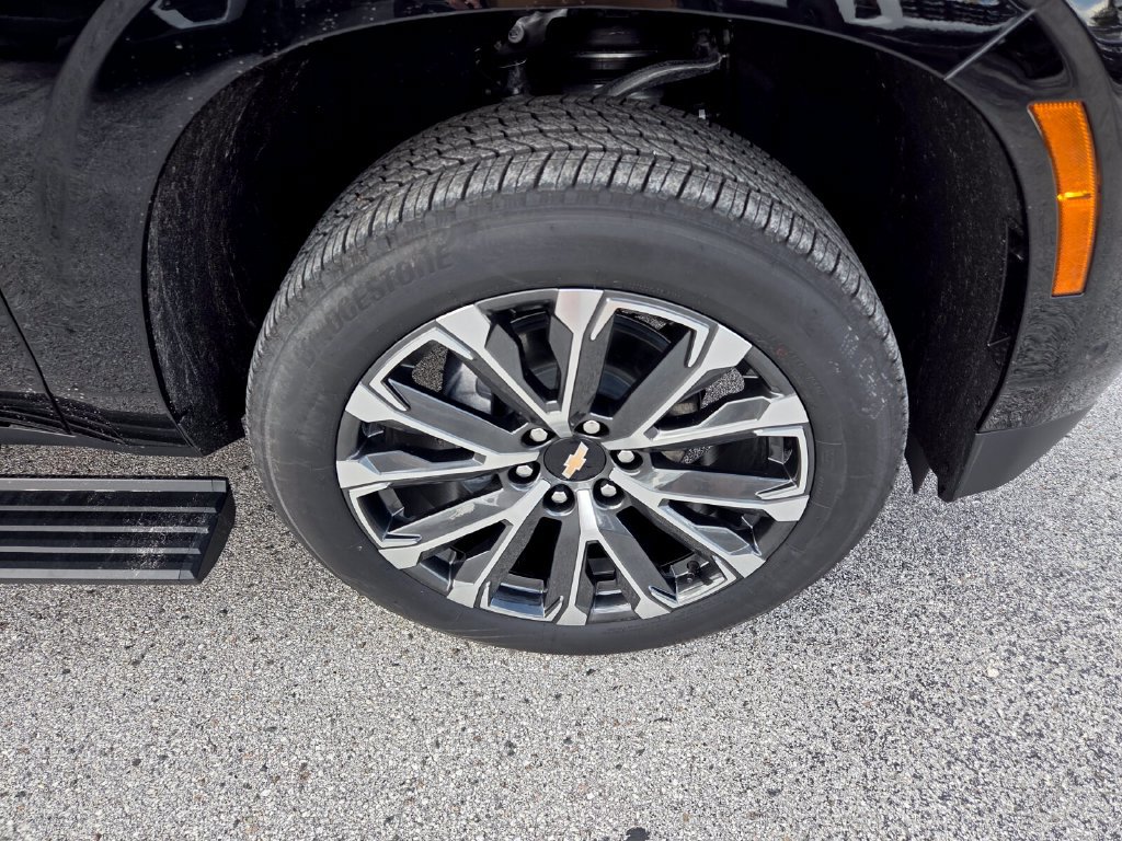 Used 2026 Chevrolet Suburban High Country RWD image 22
