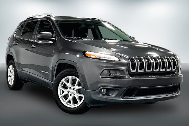 Used 2017 Jeep Cherokee Latitude w/ Comfort & Sound Group FWD image 1