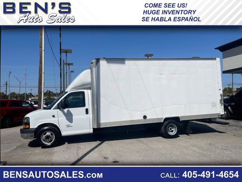 Used 2018 GMC Savana 4500 w/ Power Convenience Package image 1