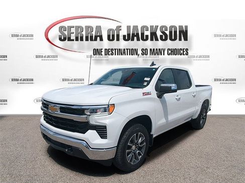 Used 2023 Chevrolet Silverado 1500 LT w/ Z71 Off-Road Package AWD/4WD image 5