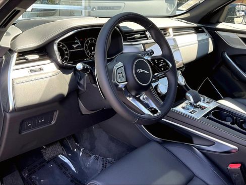 New 2026 Jaguar F-PACE R-Dynamic S image 6
