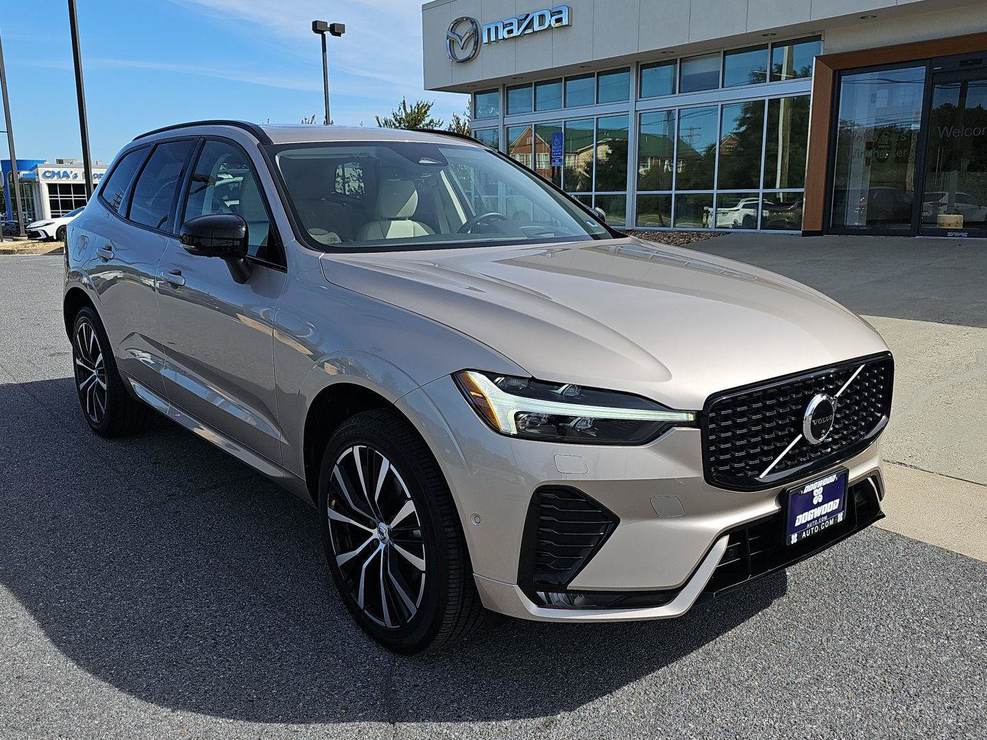 Used 2024 Volvo XC60 B5 Ultimate w/ Protection Package Premier AWD/4WD image 1