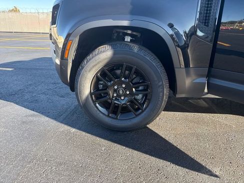 Used 2023 Land Rover Defender 90 S image 22