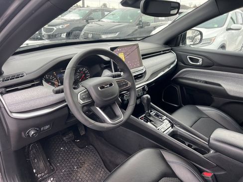 Used 2023 Jeep Compass Latitude w/ Convenience Group image 9