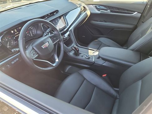 Used 2025 Cadillac XT6 Premium Luxury w/ Technology Package image 10