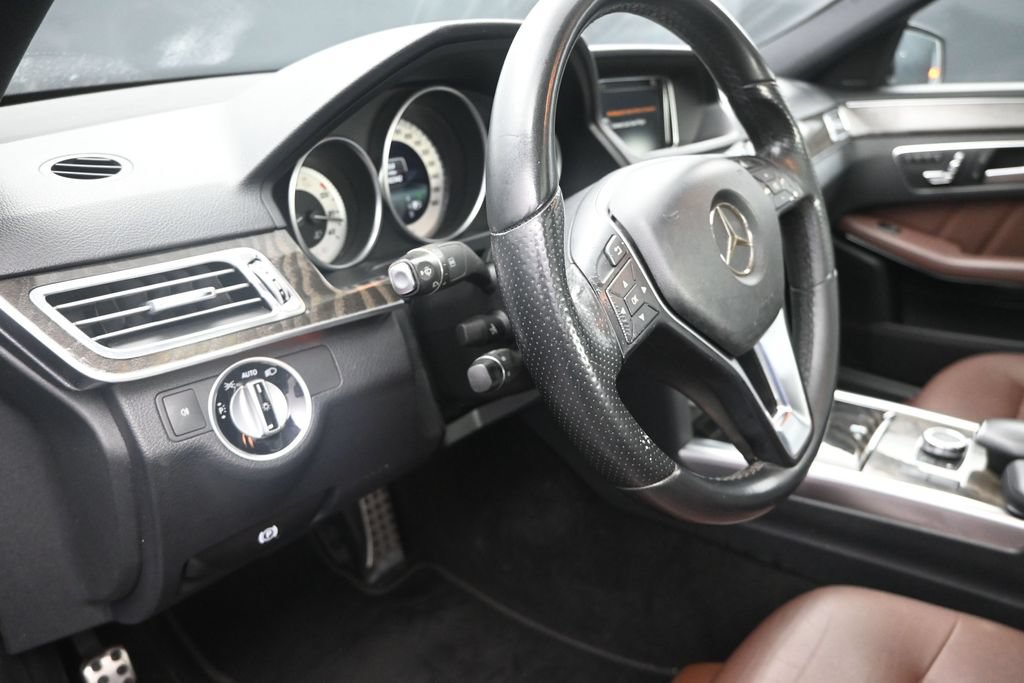 Used 2016 Mercedes-Benz E 350 4MATIC Sedan image 12