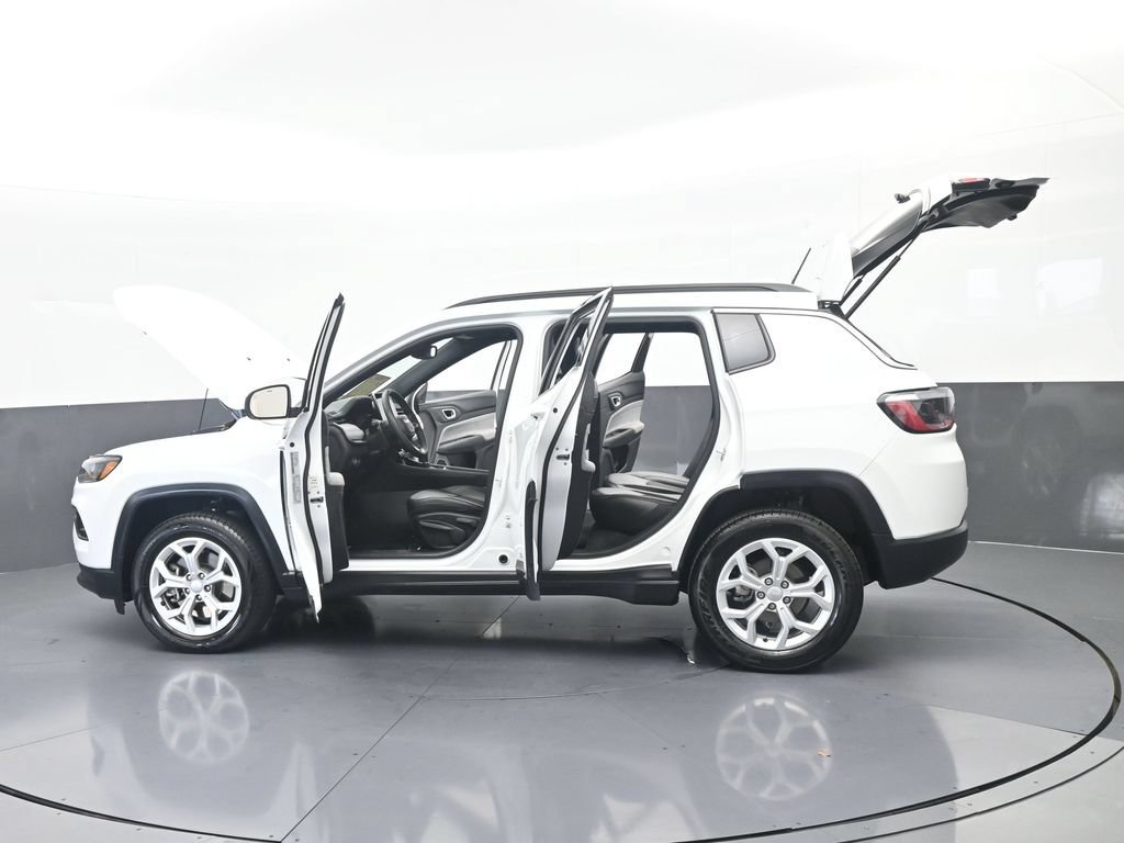 Used 2024 Jeep Compass Latitude AWD/4WD image 68