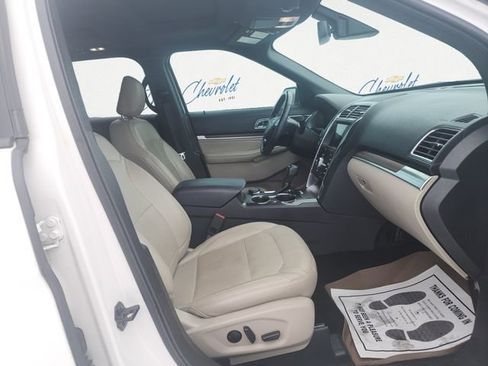 Used 2019 Ford Explorer Limited w/ Ford Safe & Smart Package image 13