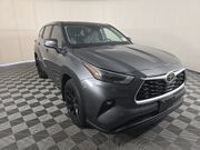 Used 2023 Toyota Highlander LE FWD image 3