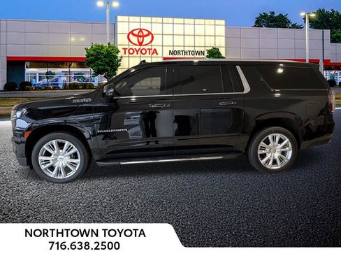 Used 2023 Chevrolet Suburban High Country image 2