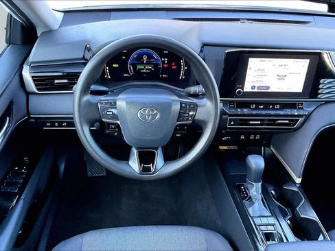 Used 2025 Toyota Camry LE FWD image 6
