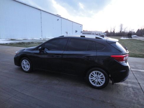 Used 2017 Subaru Impreza 2.0i Premium image 9