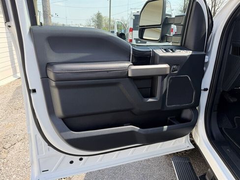 Used 2022 Ford F250 Platinum w/ FX4 Off-Road Package AWD/4WD image 17