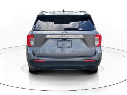 Used 2023 Ford Explorer XLT image 4